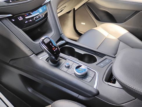 Used 2025 Cadillac XT5 Premium Luxury image 13