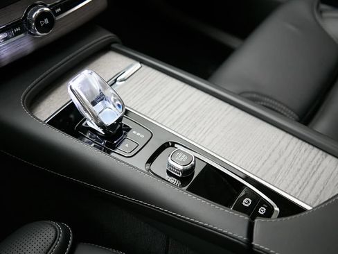 Certified 2024 Volvo XC90 B6 Ultimate AWD/4WD image 17