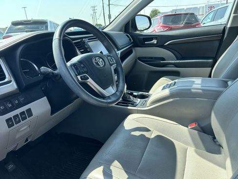 Used 2016 Toyota Highlander Limited Platinum AWD/4WD image 9