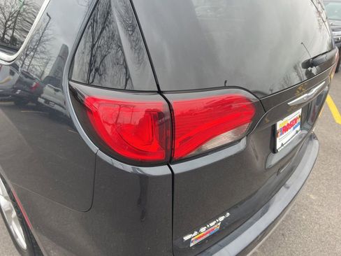 Used 2020 Chrysler Pacifica Limited image 30