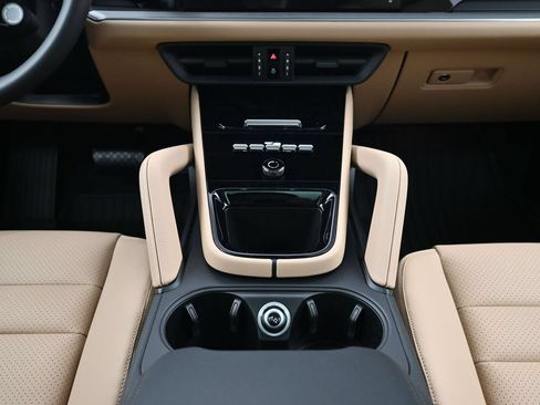 Certified 2026 Porsche Cayenne AWD/4WD image 10
