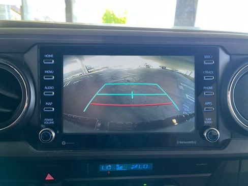 Used 2021 Toyota Tacoma TRD Off-Road w/ Technology Package image 9