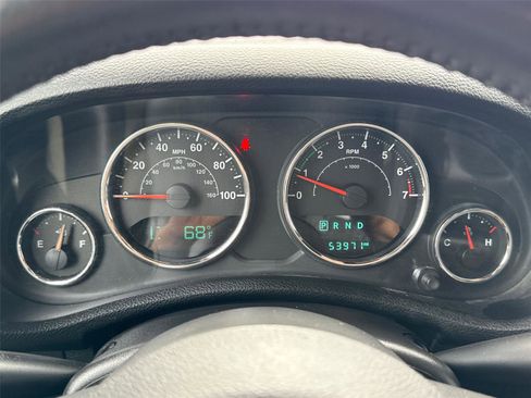 Used 2017 Jeep Wrangler Sahara w/ Connectivity Group AWD/4WD image 32