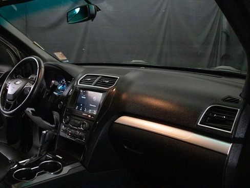 Used 2017 Ford Explorer XLT w/ Equipment Group 202A image 15
