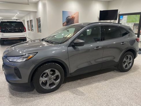 Used 2025 Ford Escape ST-Line image 3