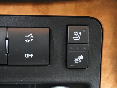 Used 2009 Buick Enclave CXL w/ Entertainment Package #3 FWD image 26