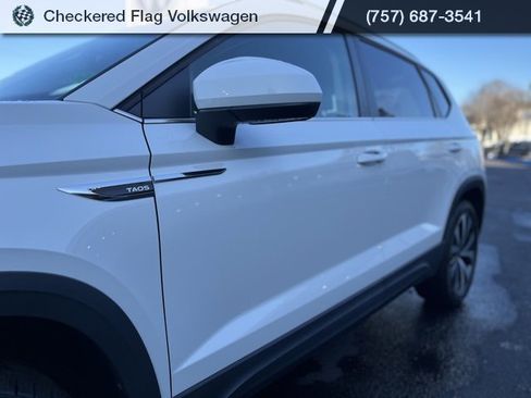 Used 2022 Volkswagen Taos SE image 4