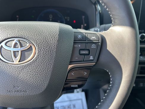 Used 2026 Toyota Camry XLE w/ Convenience Package image 9