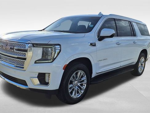 Used 2021 GMC Yukon XL SLT image 3