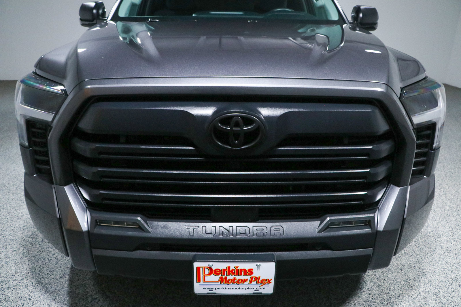 Used 2023 Toyota Tundra SR5 w/ SR5 Convenience Package AWD/4WD image 4