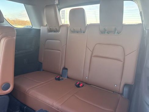 Used 2025 Nissan Pathfinder Platinum image 14