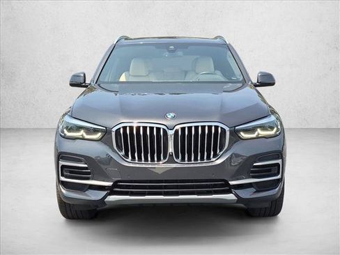 Used 2022 BMW X5 xDrive40i w/ Premium Package AWD/4WD image 2
