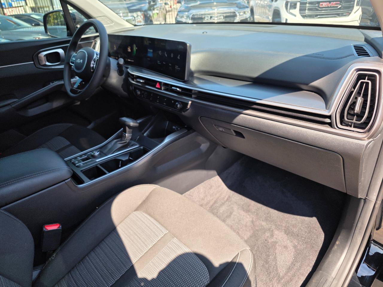 Used 2025 Kia Sorento LX FWD image 24