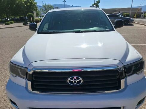 Used 2019 Toyota Sequoia TRD Sport w/ TRD Sport Premium Package AWD/4WD image 10