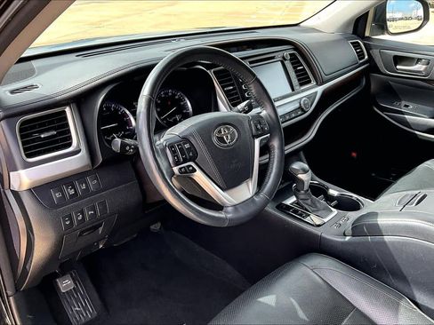 Used 2015 Toyota Highlander Limited Platinum image 17