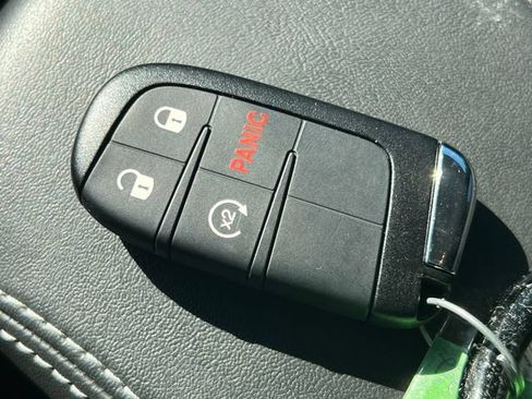 Used 2023 Jeep Renegade Latitude AWD/4WD image 15