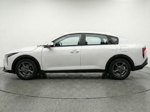 Used 2025 Kia K4 LXS image 3