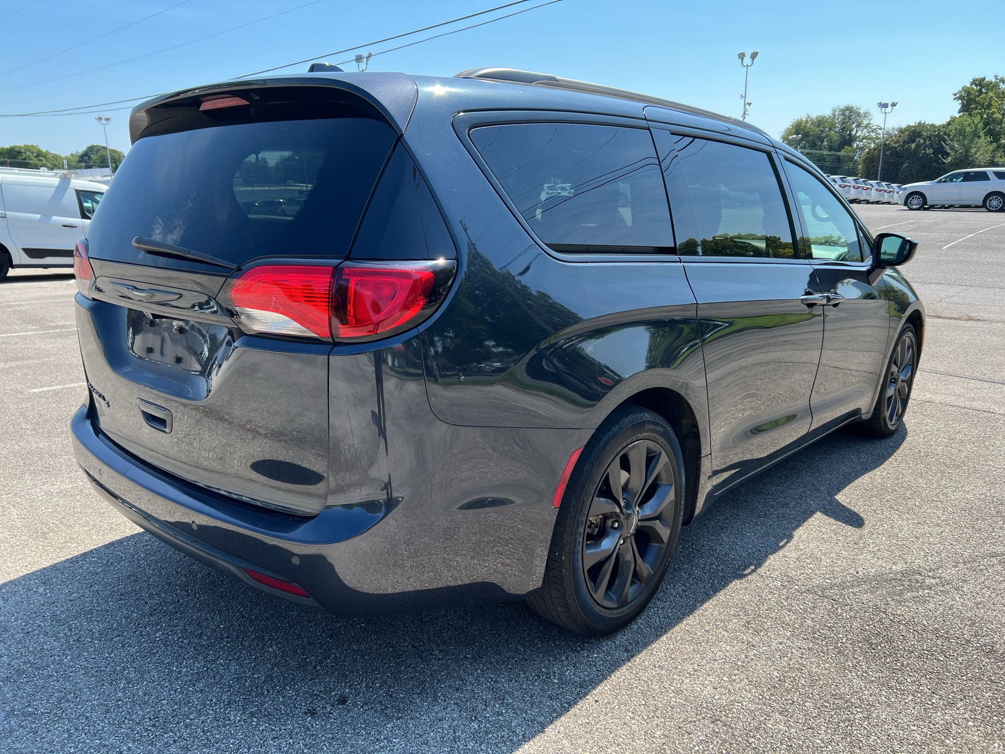 Used 2019 Chrysler Pacifica Touring Plus w/ S Appearance Package FWD image 3