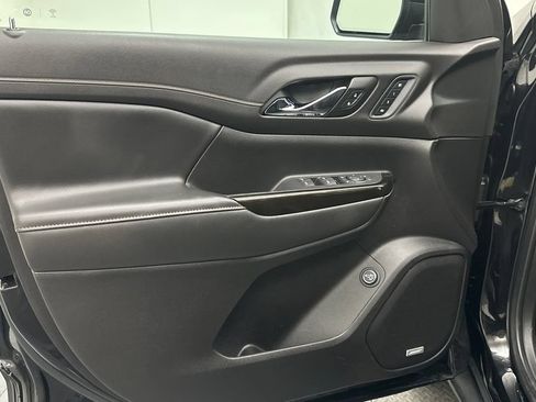 Used 2022 GMC Acadia AT4 w/ Technology Package AWD/4WD image 17