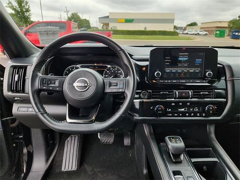 Used 2024 Nissan Pathfinder Rock Creek image 11