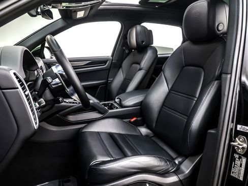 Used 2021 Porsche Cayenne S image 17