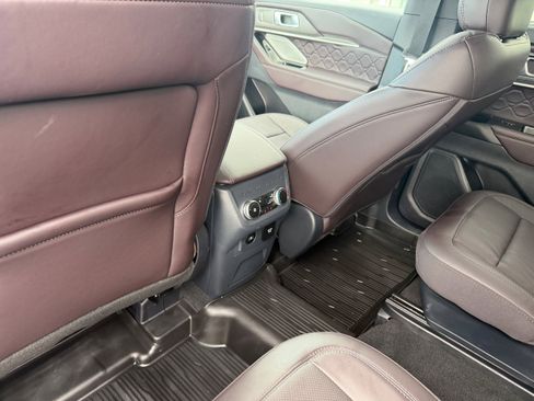 Certified 2025 Ford Explorer Platinum w/ Ultimate Package image 20