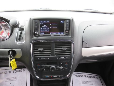 Used 2018 Dodge Grand Caravan GT image 16