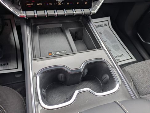 Used 2025 GMC Acadia Elevation image 17