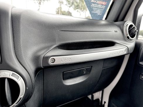 Used 2017 Jeep Wrangler Unlimited Sahara w/ Connectivity Group image 56