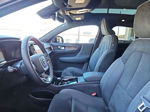 Used 2023 Volvo C40 P8 Recharge Ultimate image 19