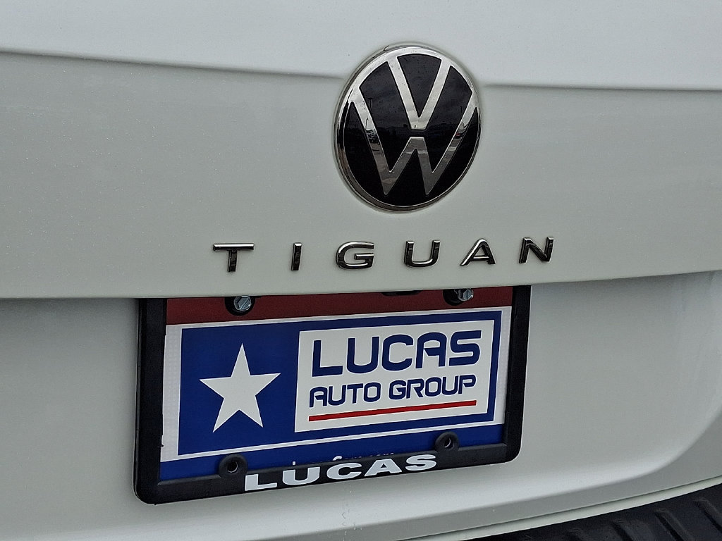 Used 2023 Volkswagen Tiguan SE R-Line AWD/4WD image 32