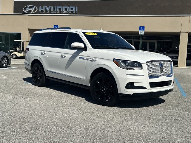 Used 2023 Lincoln Navigator Reserve AWD/4WD image 1