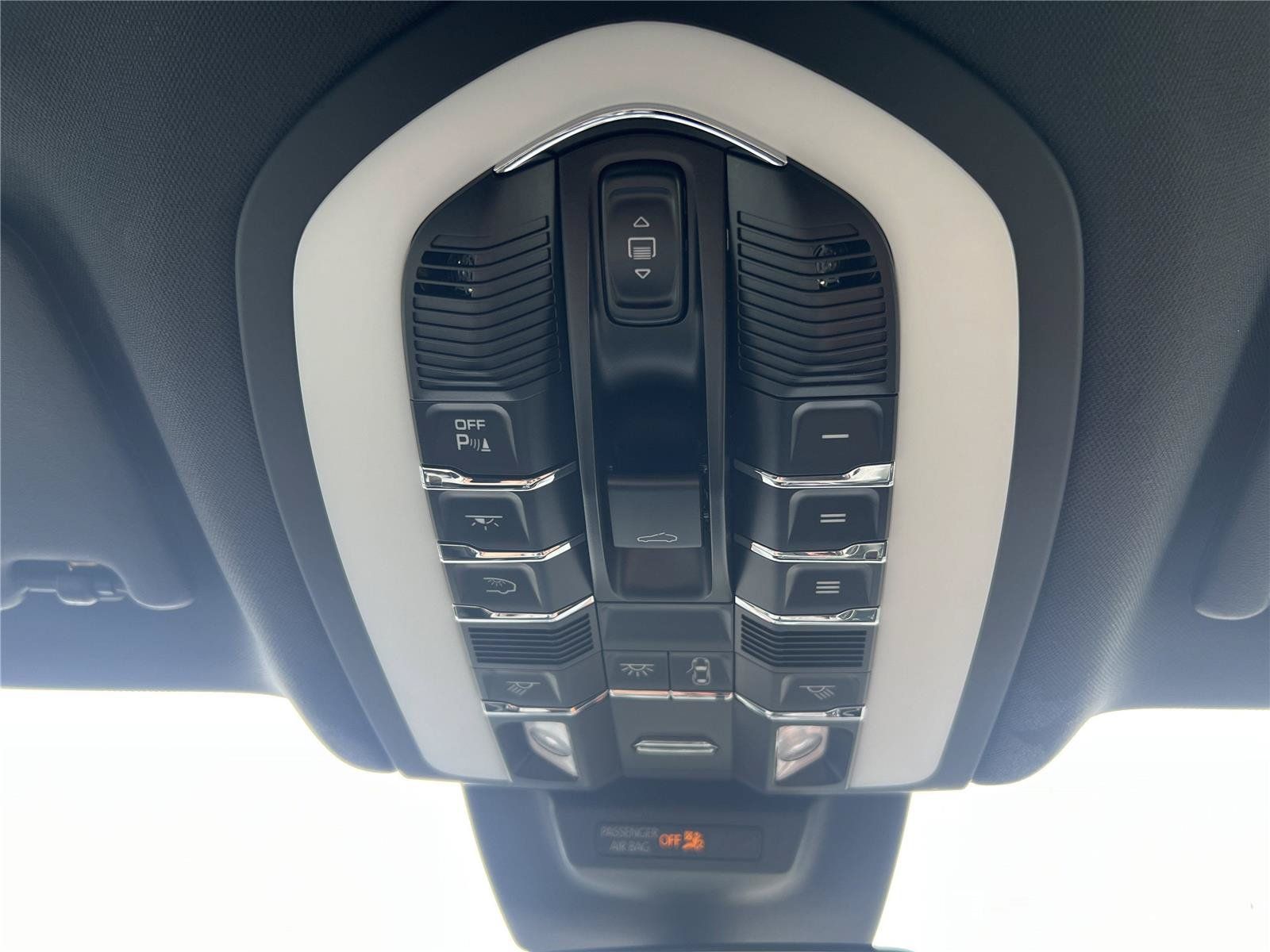 Used 2024 Porsche Macan AWD/4WD image 20