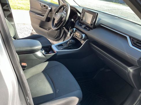 Used 2021 Toyota RAV4 LE w/ Carpet Mat Package (TMS) FWD image 21