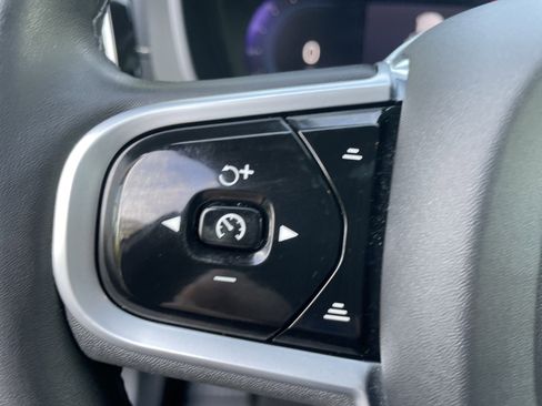 Used 2022 Volvo XC60 B5 R-Design image 48