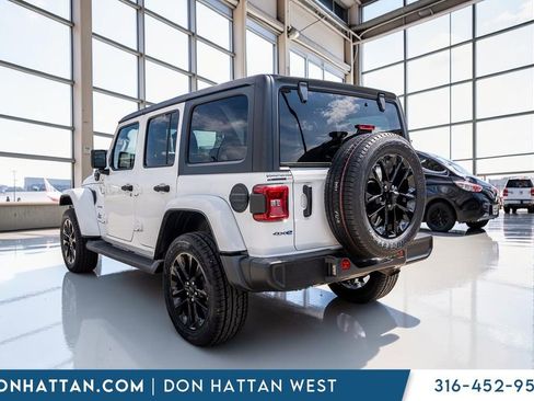 Used 2023 Jeep Wrangler Unlimited Sahara w/ Cold Weather Group AWD/4WD image 27