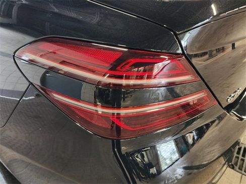 Used 2025 Genesis G70 2.5T image 9