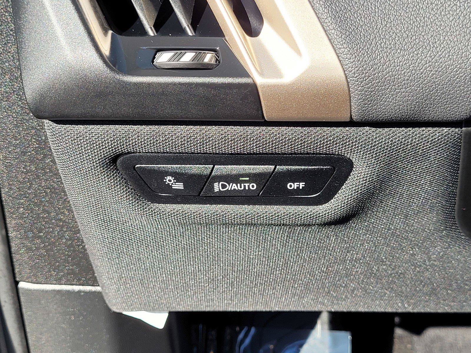 Used 2024 BMW iX xDrive50 w/ Premium Package AWD/4WD image 33