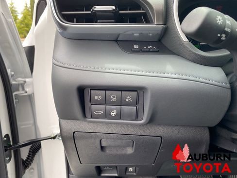 New 2026 Toyota Highlander Limited AWD/4WD image 40