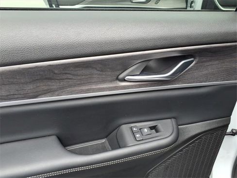 Used 2024 Jeep Grand Cherokee L Limited w/ Black Appearance Package image 6