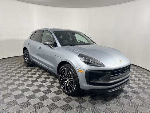 Certified 2026 Porsche Macan AWD/4WD image 9