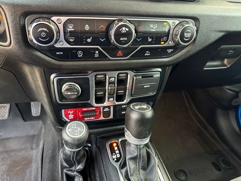 Used 2024 Jeep Wrangler Unlimited Sport AWD/4WD image 24