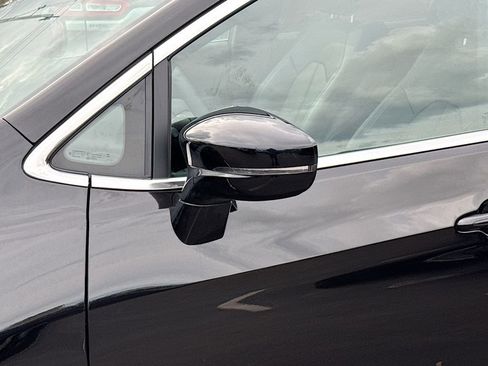 Used 2026 Chrysler Pacifica Select image 35