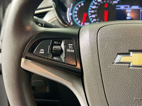 Used 2020 Chevrolet Trax LT w/ LT Convenience Package image 18