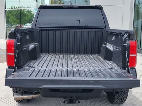 Used 2025 Toyota Tacoma TRD Off-Road AWD/4WD image 28