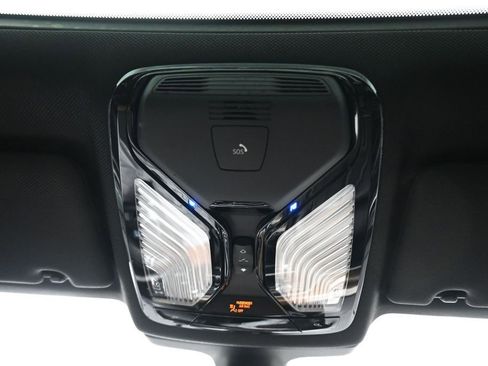Used 2018 BMW 530i xDrive AWD/4WD image 25