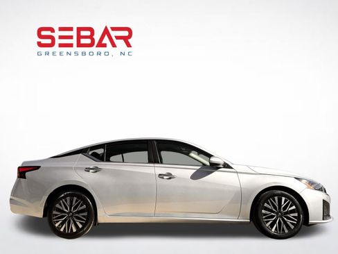 Used 2023 Nissan Altima 2.5 SV FWD image 7