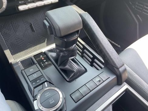 Used 2025 Toyota Tacoma SR5 AWD/4WD image 25