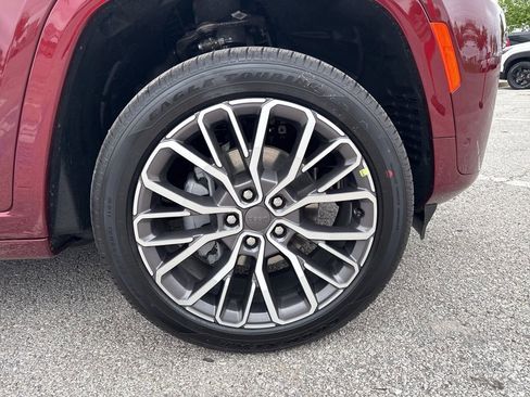 New 2026 Jeep Grand Cherokee Summit AWD/4WD image 36