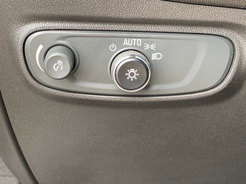 Used 2022 Chevrolet Equinox LT image 24